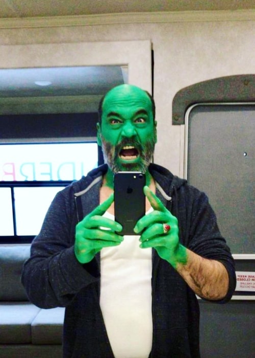 Mohan Kapur taking a mirror selfie in October 2022