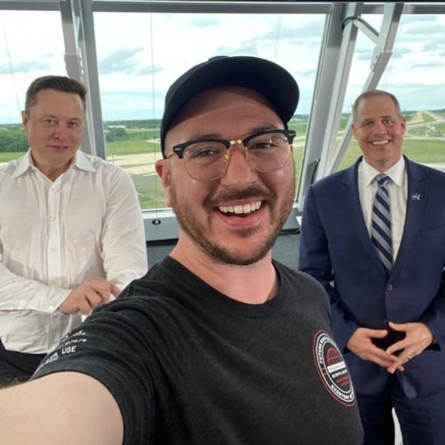 Tim Dodd as seen in a selfie with entrepreneur Elon Musk and NASA's 13th administrator Jim Bridenstine in May 2020, at the Firing Room 4
