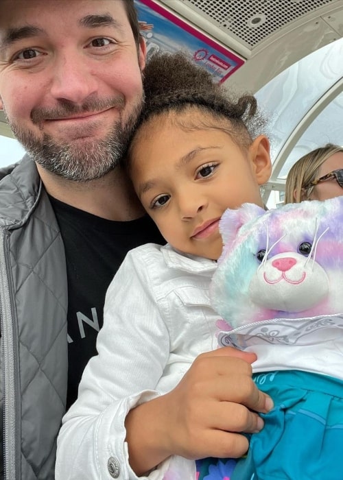 Alexis Olympia Ohanian Jr. as seen in a selfie with her father Alexis Ohanian Sr. in July 2022
