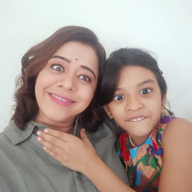 Anita Date-Kelkar as seen in a selfie with child actress Saisha Bhoir in November 2022