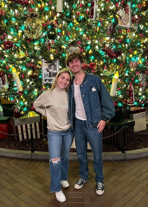 Carter Kench as seen in a picture with content creator Safiya Witt in December 2022, at DisneylandCalifonia Adventure