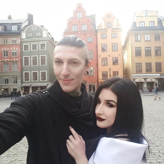 Chris Motionless Height Weight Age Girlfriend Facts Biography   Chris Motionless As Seen In A Selfie With Model And Photographer Gaiapatra In March 2017 