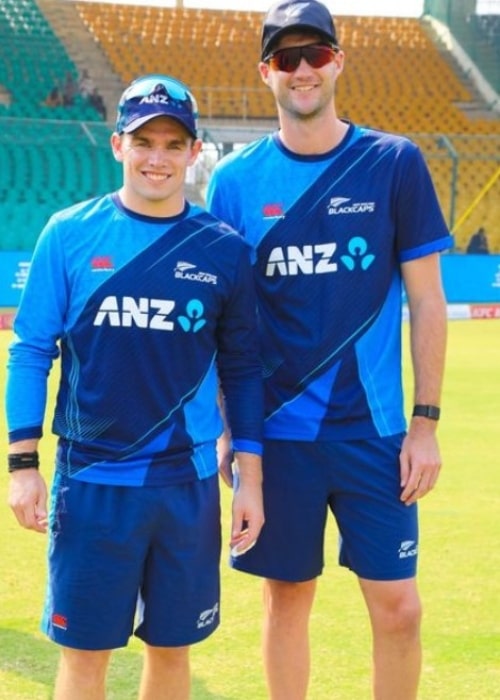 Henry Shipley, posing with fellow New Zealander professional cricketer Tom Latham, in January 2023