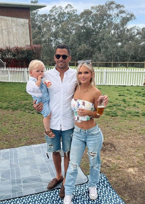 Hilde Osland and her husband James Foster with their son in October 2022