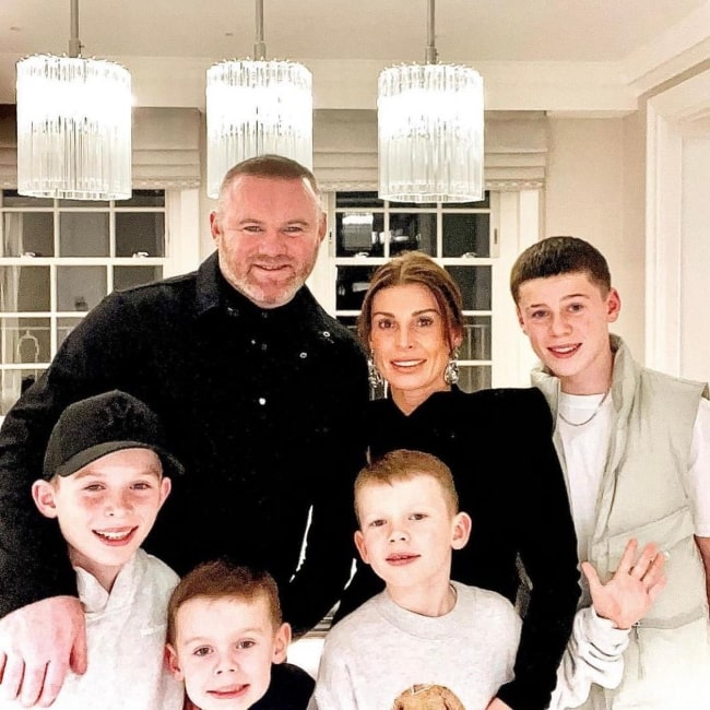 Kai Rooney with his father Wayne and Coleen Rooney and his siblings in December 2022