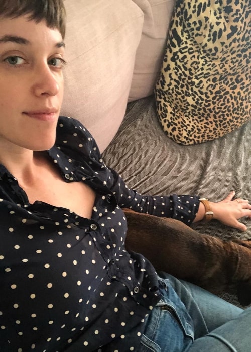 Lauren Morelli as seen in a selfie with her pet dog in September 2018