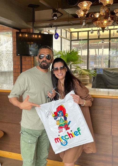 Mana Shetty and Suniel Shetty in a picture taken in October 2022