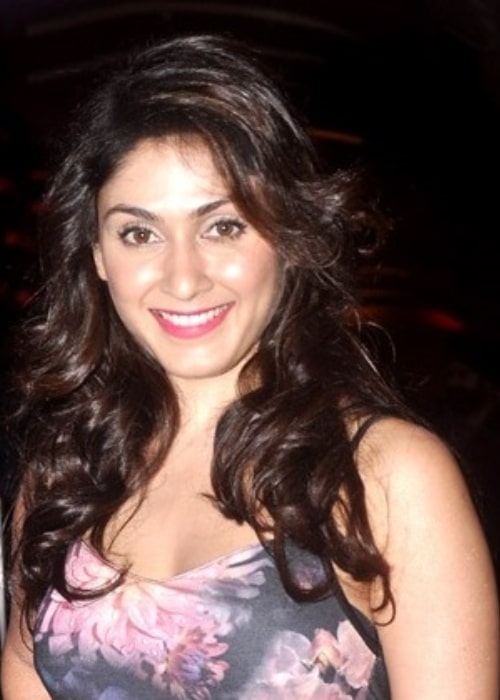 Manjari Fadnis. . Manjari Fadnis at Sharafat Gayi Tel Lene's launch in August 2015