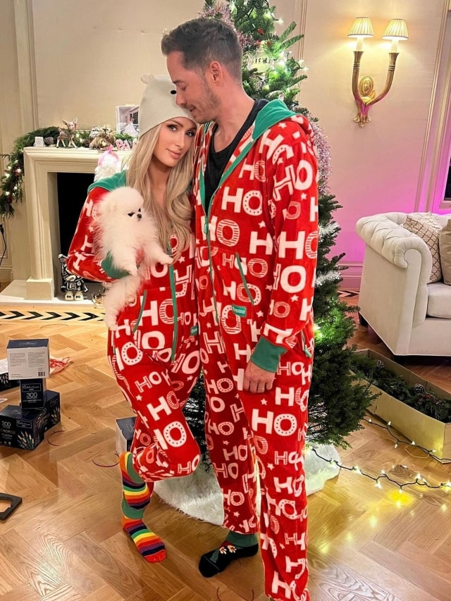 Paris Hilton and Carter Reum during Christmas 2022 at their new home in Los Angeles