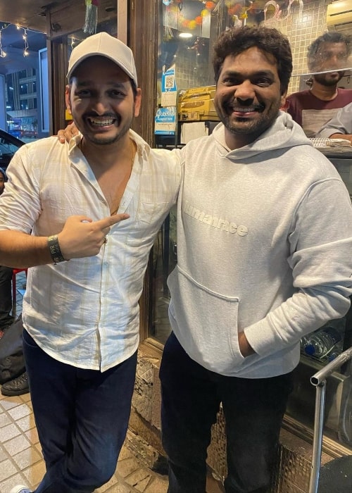 Paritosh Tripathi (Left) smiling for a picture with Zakir Khan in November 2022