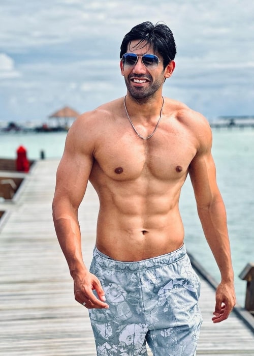 Varun Sood as seen while posing shirtless for the camera in December 2022