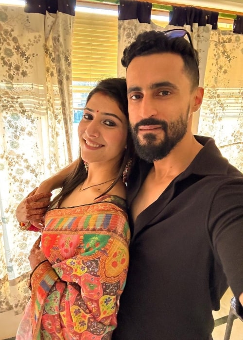 Yamini Sharma as seen in a selfie with her husband Siddhartha Kirti sharma in October 2022