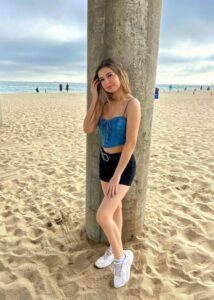 Brianna Mizura Height, Weight, Age, Facts, Biography