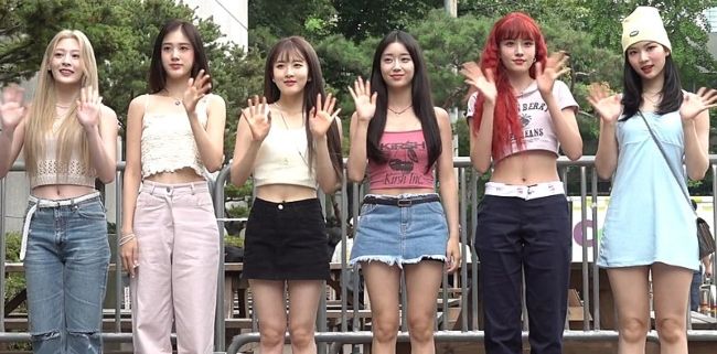 (From left to right) Seeun, J, Sieun, Sumin, Yoon, and Isa as seen in 2022