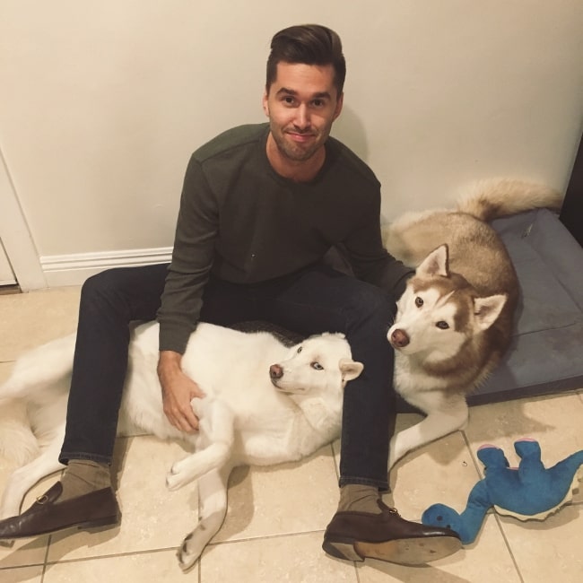 Jeremy Michael Lewis as seen in a picture with his dogs Olaf and Pascal in March 2018
