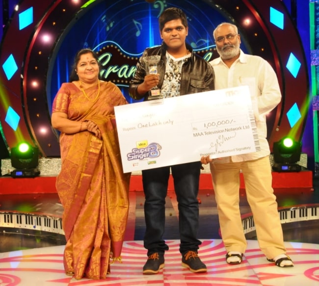 M. M. Keeravani (Right) and K. S. Chithra pictured while presenting an award to Anurag Kulkarni in 2016