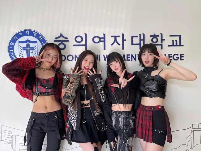 Seoi as seen posing for an Instagram picture along with other members of H1-Key in February 2023