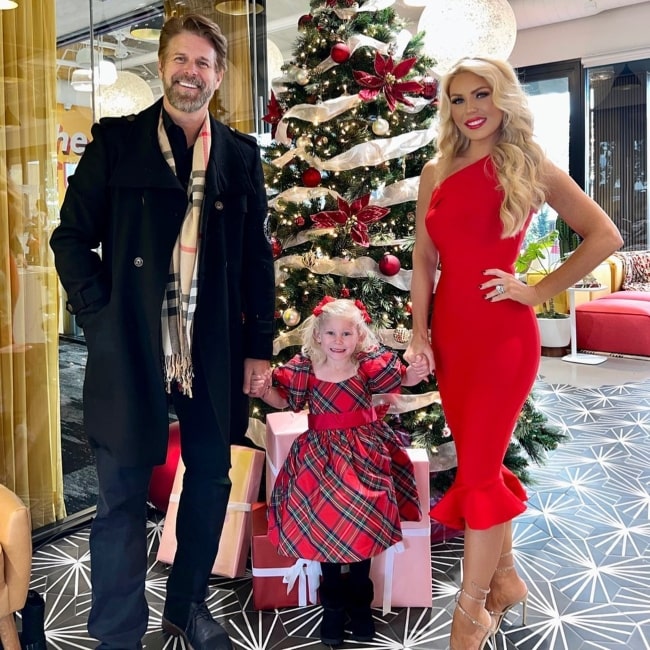 Slade Smiley as seen in a picture with his beau Gretchen Rossi and daughter Skylar Gray in December 2022