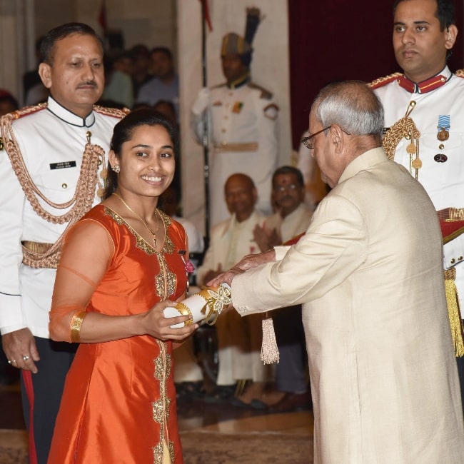 The President, Shri Pranab Mukherjee presenting the Padma Shri Award to Ms. Dipa Karmakar, at the Civil Investiture Ceremony, at Rashtrapati Bhavan, in New Delhi on April 13, 2017