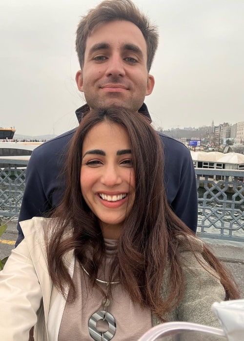 Ushna Shah as seen in a selfie with her husband Hamza Amin in February 2023
