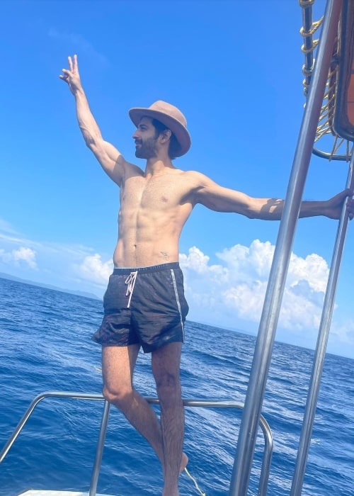 Aashim Gulati as seen while posing shirtless for a picture in November 2022