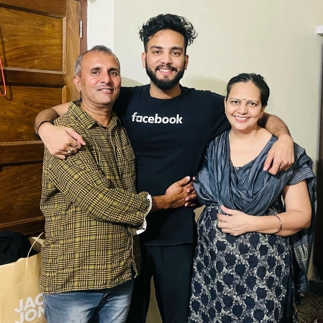 Elvish Yadav as seen in a picture with his family in September 2022, in Gurugram, Haryana