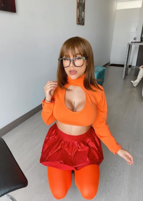 Fernanda Ortega cosplaying Velma Dinkley from the Scooby-Doo franchise in October 2022