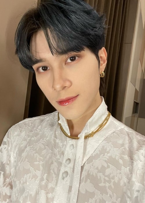 Hendery (WayV) Height, Weight, Age, Family, Biography