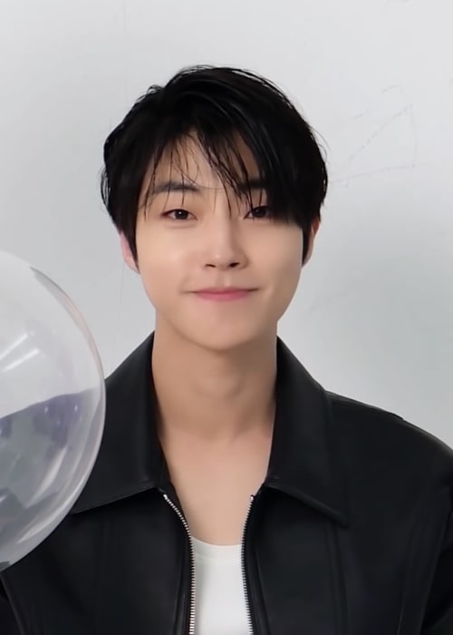 Hwang In-youp as seen while smiling for the camera in 2021