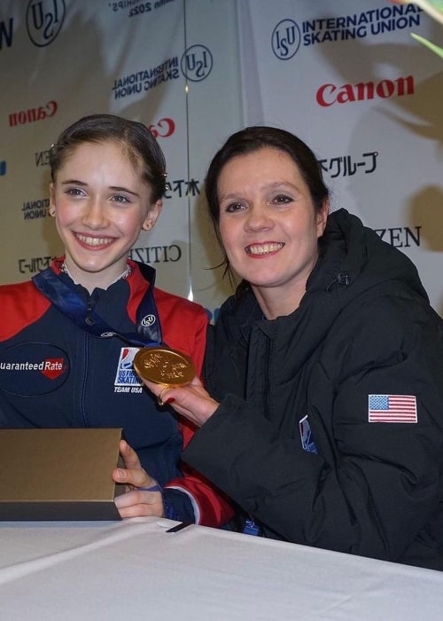 Isabeau Levito as seen in a picture that was taken with her coach Yulia Kuznetsova during a press conference in April 2022