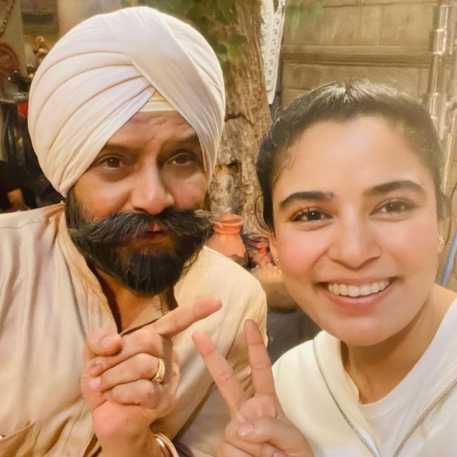 Prachi Hada as seen in a selfie with her co-star Sagar Saini in March 2023, on the set of Teri Meri Doriyaann