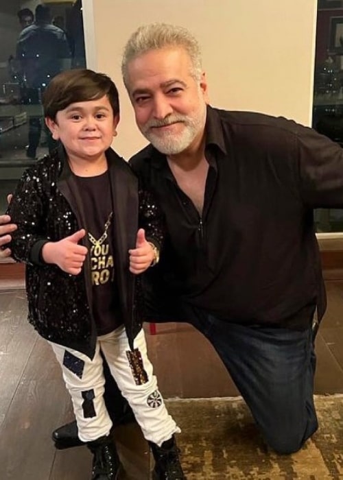 Ravi Behl posing with Abdu Rozik in January 2022