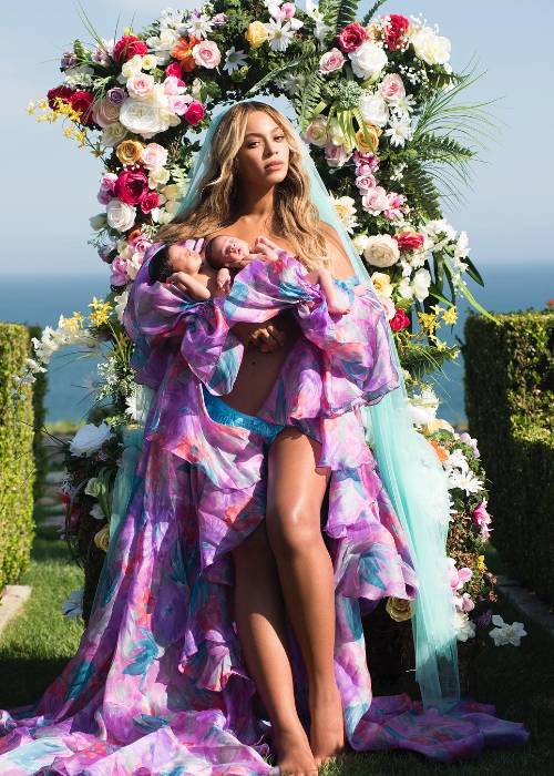 Rumi Carter and her brother Sir seen being held by their mother at 1 month old in July 2017