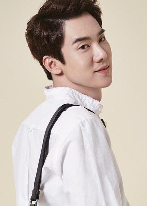 Yoo Yeon-seok - Bean Pole catalogue January 2015 Spring-Summer