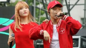 AKMU