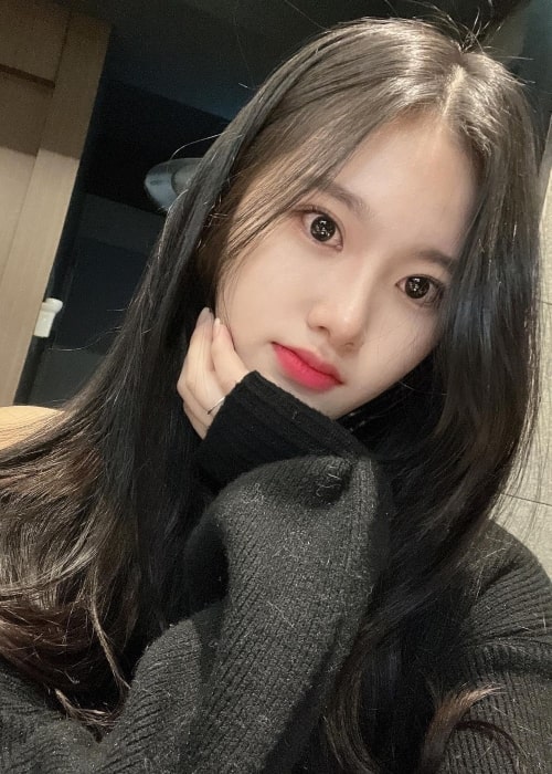 Aeji taking a selfie in March 2023