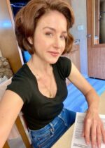 Erin Karpluk Height, Weight, Age, Boyfriend, Family