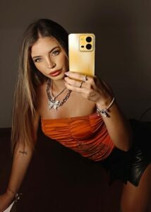 Flavia Laos Height, Weight, Age, Boyfriend, Family