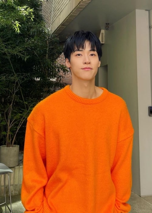 Lee Seung-hyub smiling for a picture in October 2021