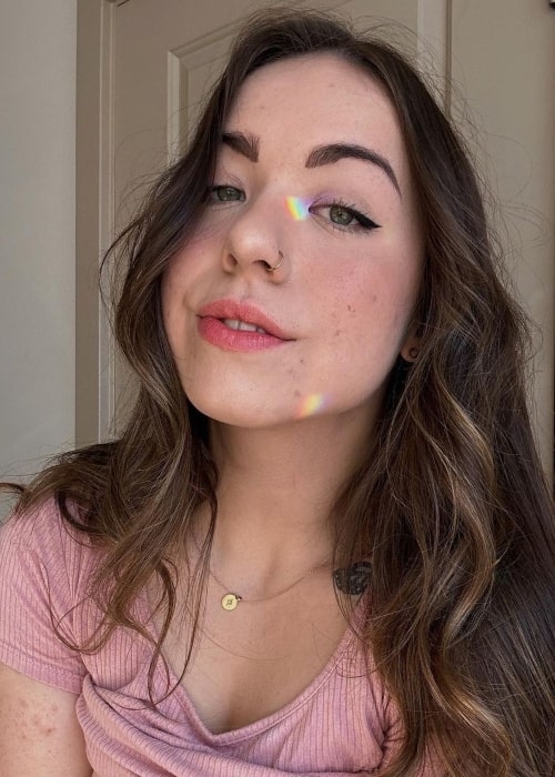 Luna Baylee as seen in a selfie that was taken in November 2022
