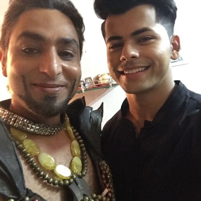 Praneet Bhatt (Left) smiling in a picture alongside Siddharth Nigam in January 2021