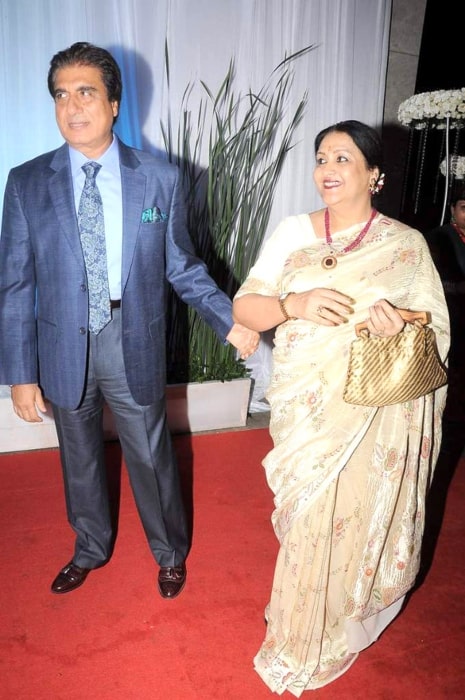 Raj Babbar and Nadira Babbar at Esha Deol's wedding reception in 2012