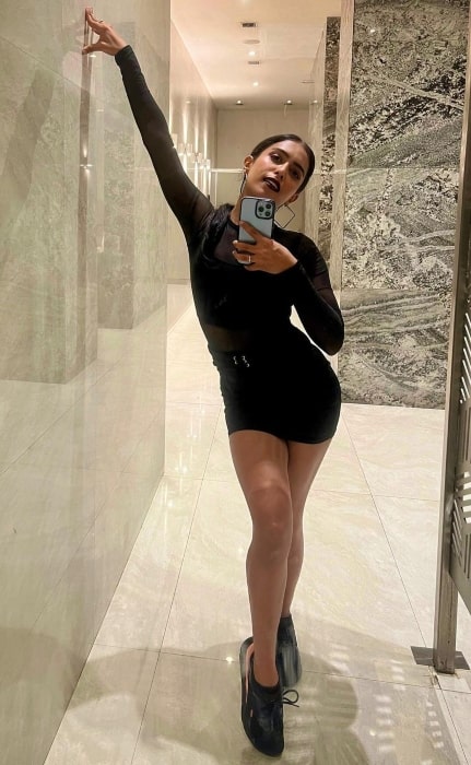 Samyuktha Hegde as seen while taking a mirror selfie in March 2023