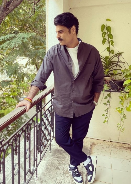Sikandar Kher as seen while posing for a picture in November 2022