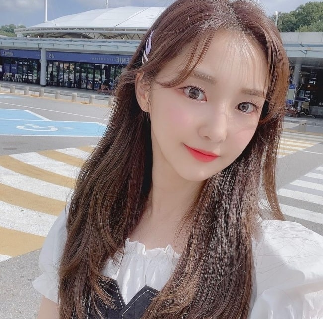 Sua taking a selfie in September 2022