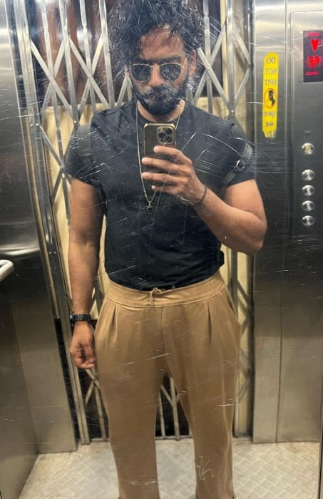 Vaibhav Raj Gupta as seen while taking a mirror selfie in 2022