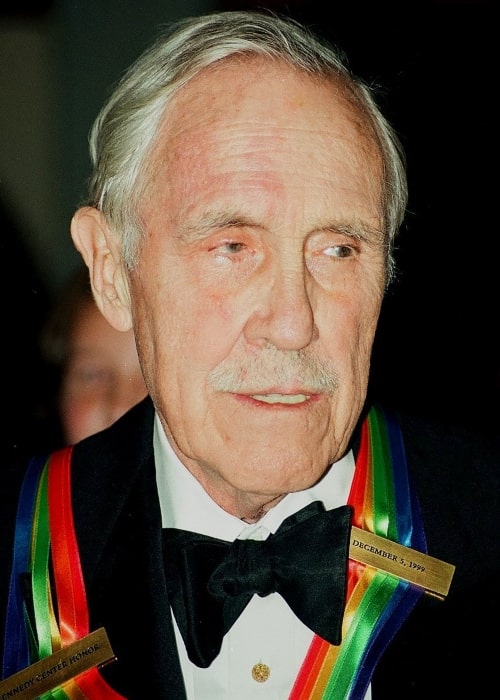 Jason Robards Jr. as seen in 1999, upon receiving the Kennedy Center Honors ribbon