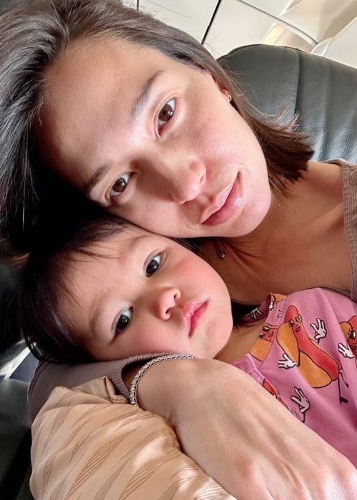 Liv Lo and her her daughter Lyla in a selfie that was taken in March 2023