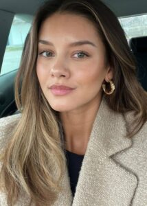 Nicola Cavanis Height, Weight, Age, Boyfriend, Family, Biography