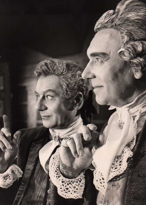 Ralph Richardson (Rigth) as Sir Peter Teazle and John Gielgud (Left) as Joseph Surface in a promotional image for the 1963 Broadway production of 'The School for Scandal' in 1963
